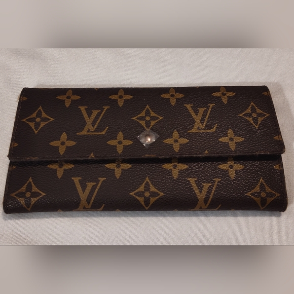 Louis Vuitton Handbags - Vintage & NWOT Louis Vuitton Wallet